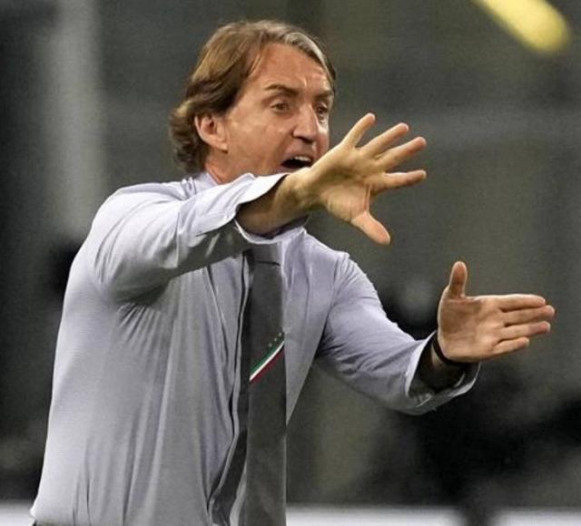 开云登录入口地址-曼奇尼：意大利新人表现让我惊讶 小唐还有9根手指